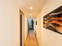 Chy Glynn. Luxury lodge with hot tub and views.