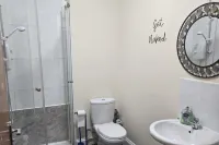 2 Bed - Sleeps 6 - Private Balcony - City Centre