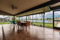 3-bedroom house on the water in brilliant Fort Myers with WiFi, AC. Hotels in Fort Myers Shores