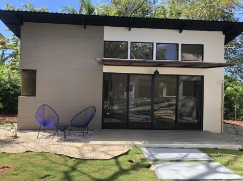 Honeymoon apt with mini fridge and pool view