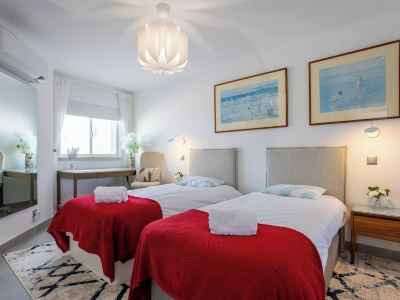 2 bed renovated apartment in vale do lobo Algarve