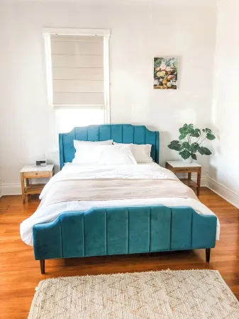 Charming, 3-bedroom house in Whittier with WiFi, AC near restaurants and hiking Отели в г. Уиттьер