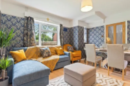 Beautiful 5 Bedroom House with free parking,penn rd Hotels in Aylesbury