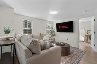 Newly Renovated 2 Bedroom in Heart of Tariffville Hotels in Simsbury