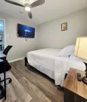 Spacious & beautiful 4-bedroom in a peaceful Severn, close to DC & Baltimore Hotels in Severn