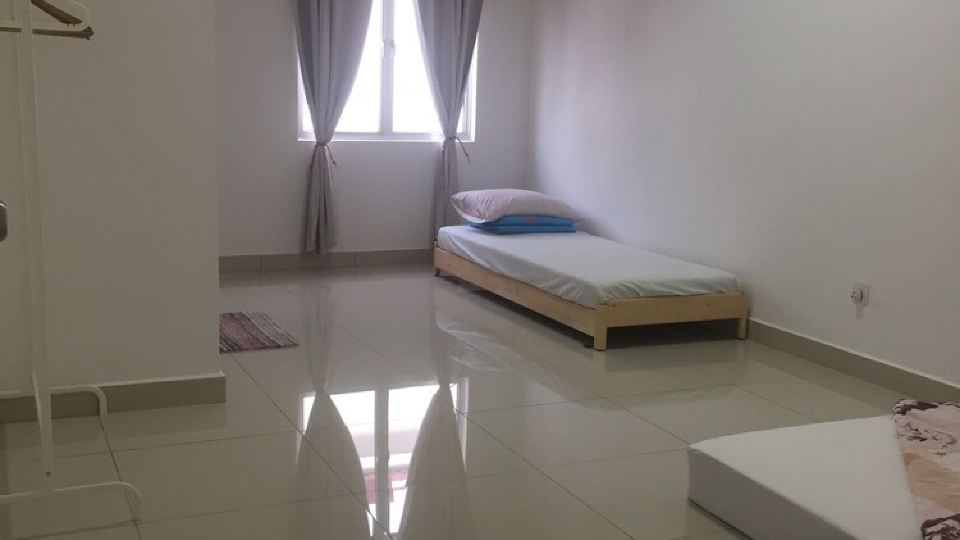 Near Senai International Airport, Park and JB<br>Sun and garden therapy