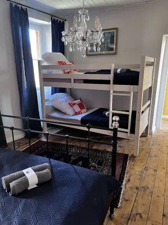 Old town Villa Rustico vacation home 600 meters to the SEE CASA LINDNER Отели рядом с достопримечательностью «Campeggio Maderno Di Avanzi Roberto»