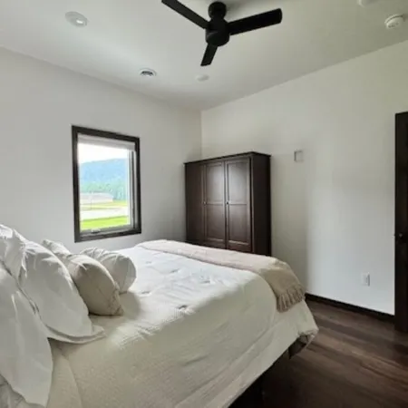 River Bluff Getaway – Main   1BR/1BA Modern Unit Near Mississippi River