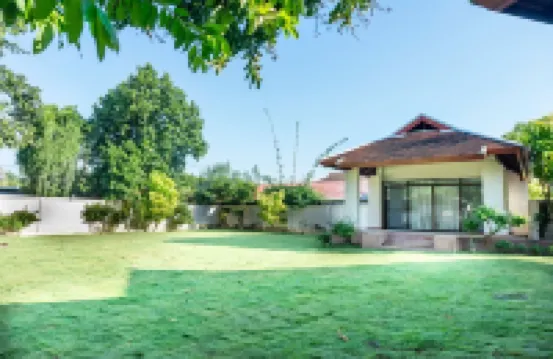 Nadoo Thai Lanna-style luxurious private pool villa.five bedrooms. Hotels near Wiang Kum Kam