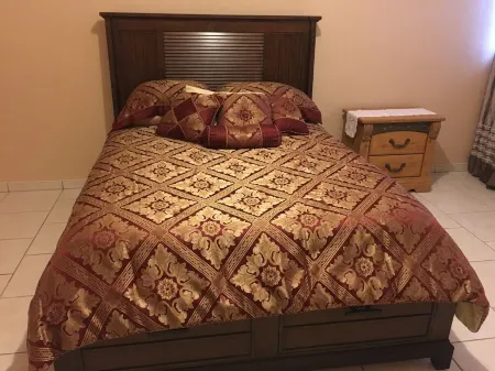 Quiant, quiet apartment near to the beach, and shopping with FREE bicycles