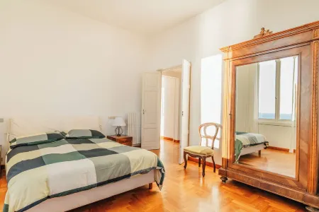 {Elegance by the sea}-with wifi and garden 200 meters from the cliff