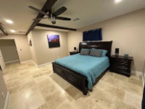 Spacious 5 bed/5 bath house at Superstition Mountains. Hiking. Pool. Spa. Views!