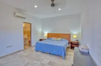 4BR & Palapa Casa de Piedra with Private Pool in San Francisco with WiFi, AC