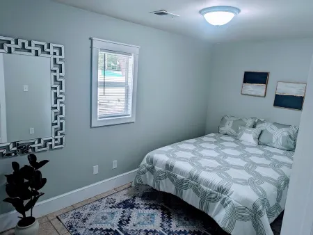 Adorable little lake cottage!