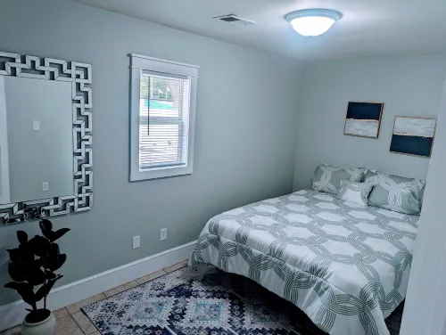 Adorable little lake cottage!