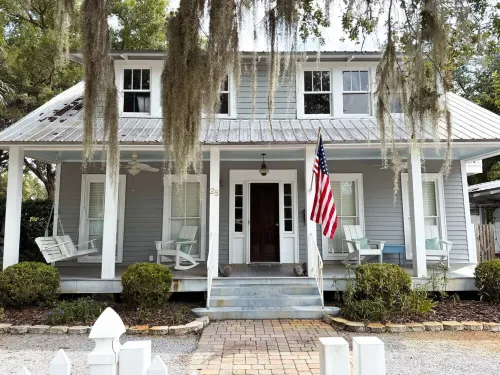 Historic Coastal Retreat: 3‑ Cape Cod Cottage w/ Courtyard, Porch & Bay Access
