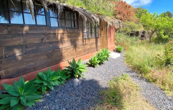 Habitación El Pueblo: cama doble, baño. 2 p. + The Tent: cama doble, baño. 2p.