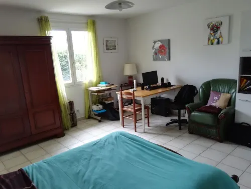 SPACIOUS, BRIGHT AND PLEASANT STUDIO