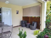 Blue" apartment facing the pool