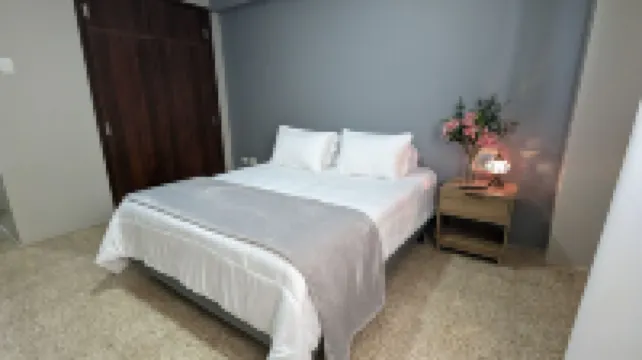 Remodeled Interior Apt strategically located in the heart of downtown Guayaquil! Hôtels à : 