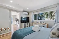 @ 마르베야 레인 - 시크 어보드, 산 전망 있음