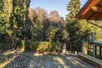 Terraced studio on a botanical garden, facing lake Maggiore Hotels in Gonte