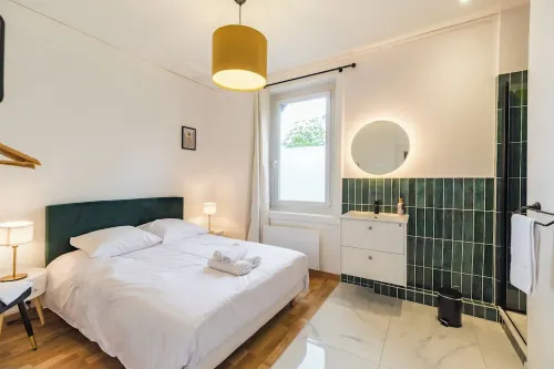 Quiet balcony, close to train station Hotel Lefort Hotel a Guingamp