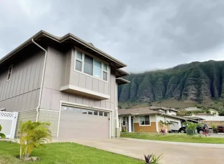 Spacious 4-bedroom house 5 minutes from beach