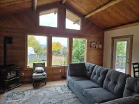 Charming 3/2 home with deck to enjoy mountain views in peaceful Bonners Ferry Hotels in Bonners Ferry