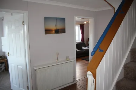 Holiday Cottage with 180 degree sea views Отели в г. Лланбадриг