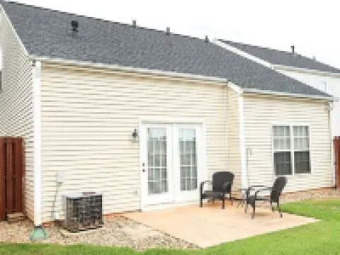 The Cozy Hub-Near I‑ & Bridgeway Station • 3Br Home + Community Pool. Hotels in Mauldin