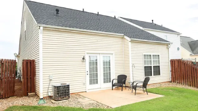 The Cozy Hub-Near I‑ & Bridgeway Station • 3Br Home + Community Pool. Hoteles en Mauldin