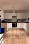 Apartment in Croydon - 1 Min walk to Train Hotels in Wallington
