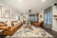 Cozy Cottage Just Minutes from Oaklawn Racetrack & Casino