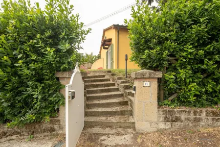 Sun & Moon Cottage with private pool and garden