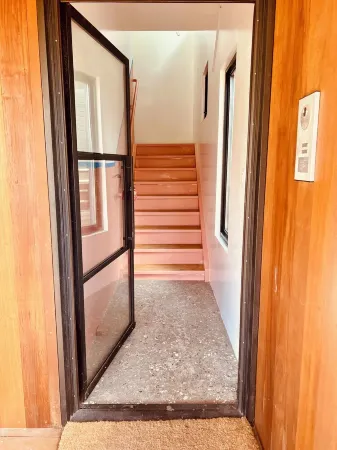 SUN FILLED 3-bedroom APARTMENT with WiFi, AC in ROCKAWAY BEACH Отели рядом с достопримечательностью «Заказник Джамайка Бэй»