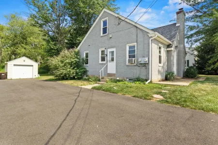 Cozy 2 Bedroom at Orvilla Park