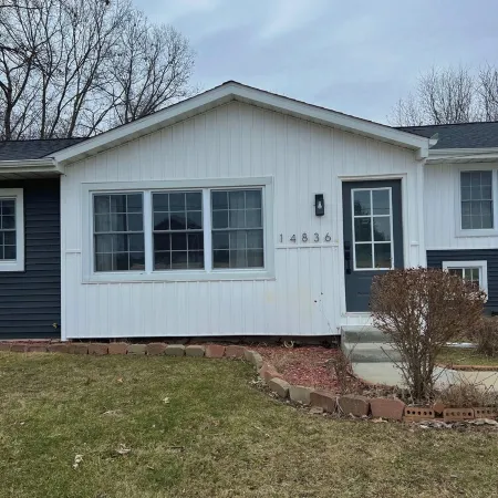 Cozy Modern Farmhouse Prime Lakeview Location