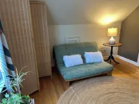 Walk to Everything Charming 2-bedroom apartment in fabulous New Paltz