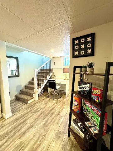 5 bedroom getaway close to big shopping giants