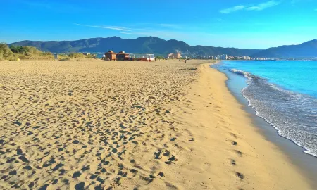 Beautiful T2 Standing on the water, beach walk, 2 terraces, full center Отели рядом с достопримечательностью «Windoor Real Fly»