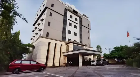 三馬林達維羅納大飯店