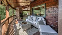 "A Point of View" - Cozy Cabin. Long Range View. All paved roads.