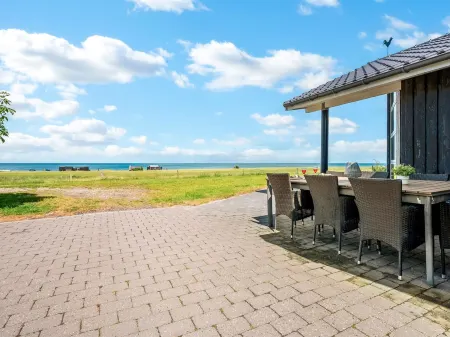 "Thorman" - 75m from the Sea