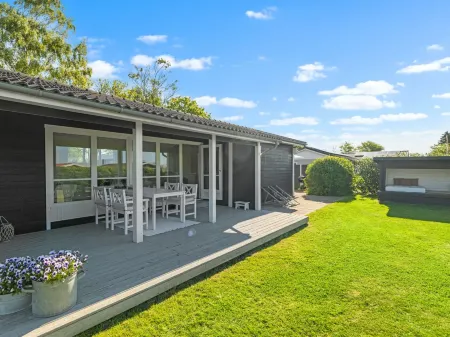 "Iven" - 140m from the Sea Отели в г. Nordfyns