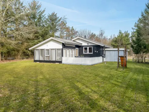 "Iris" - 200m to the Fjord Hotels in Thyholm