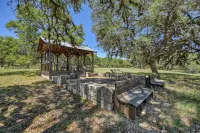 StunningHome on the Blanco River Hotels in Blanco