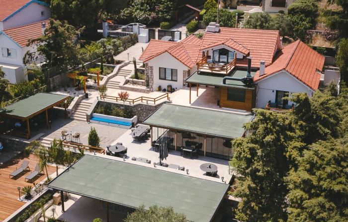 THE ASCENTS OF URLA