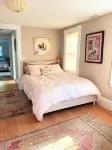 6bedroom, 4bath, chefs kitchen, central air, ping pong, walking distance to town - 4-Star