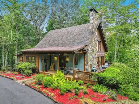 Rest & Relaxation in Remote Cabin on 10 Acres